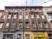 Ilica 148 i 148A, bliznakinje na mjestu gdje je Ilica najuža  Tri zgrade Hipotekarne banke za promet nekretninama u Ilici 146, 148 i 148A sagrađene su 1909./1910. prema projektu Rudolfa Lubynskog. Stambene trokatnice s dvostrešnim kosim krovom na uličnom dijelu zgrade i ravnim krovom na dvorišnim krilima u prizemlju imaju lokale. Zgrade na kbr. 148 i 148A imaju potpuno identična pročelja na kojima dominiraju bogato dekorirani središnji, prema ulici stepenasto istureni, dvokatni dijelovi zgrade koji su zaključeni balkonima s ogradom od kovanog željeza. Pročelje zgrade na kbr. 146 rastvoreno je balkonima na bočnim osima dok se na središnjem dijelu zgrade ističu figuralni reljefi, između prozora drugoga i trećeg kata, a u krovnoj zoni trokutni zabat s “brodskim prozorom”. Za istoga investitora Lubynski je projektirao i tri zgrade u Deželićevom prilazu 42-44-46, koje su sagrađene 1910./1911. godine.